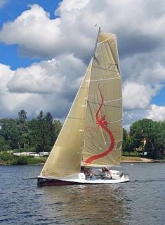 Prodám sportovní plachetnice Tboat 750